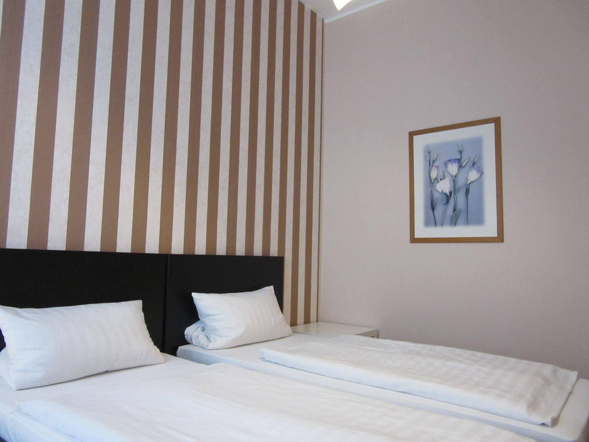 Hotel-Pension Charlottenburg Berlin Exterior photo